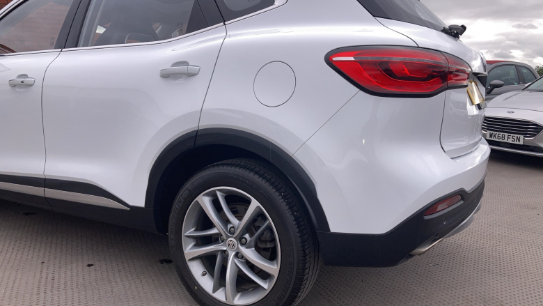 MG Hs 1.5 T-GDI Exclusive 5dr DCT Petrol Hatchback